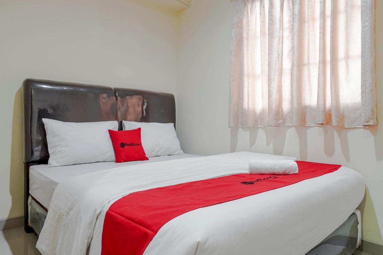 Reddoorz @ Jalan Biak Roxy Jakarta Exterior photo