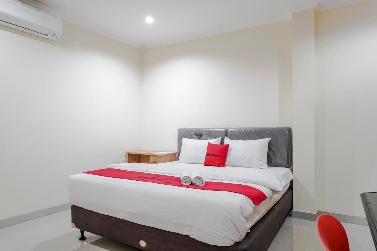 Reddoorz @ Jalan Biak Roxy Jakarta Exterior photo