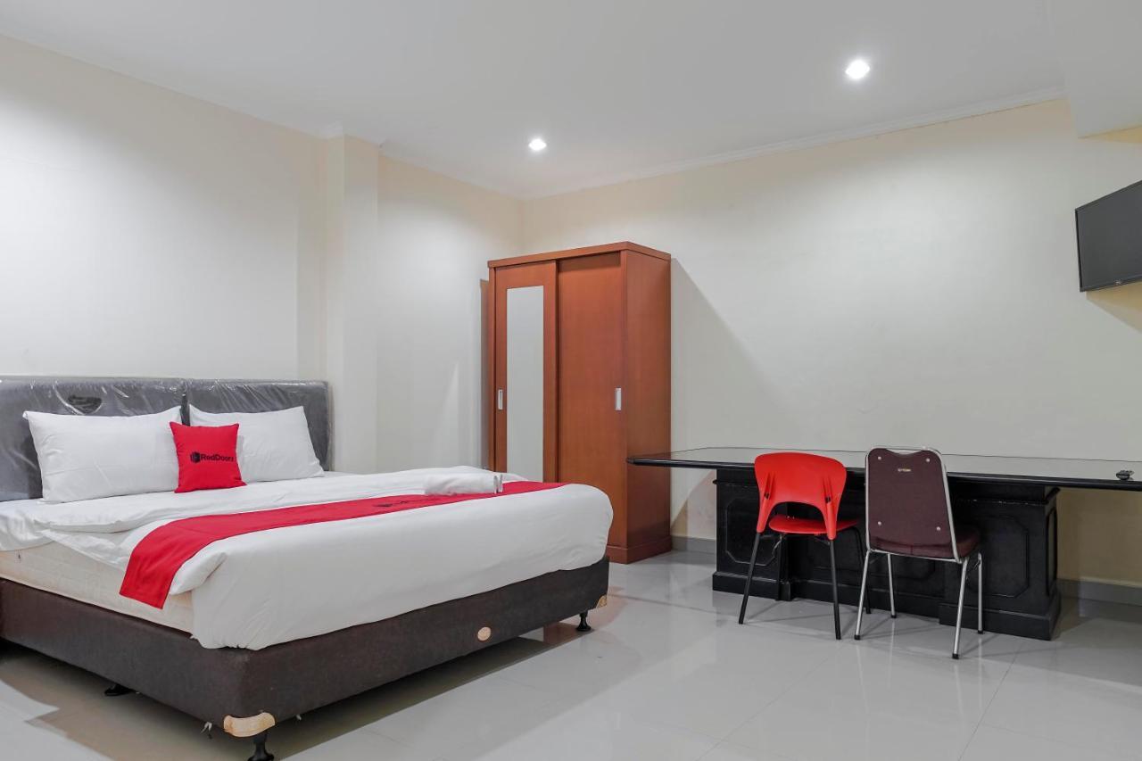 Reddoorz @ Jalan Biak Roxy Jakarta Exterior photo