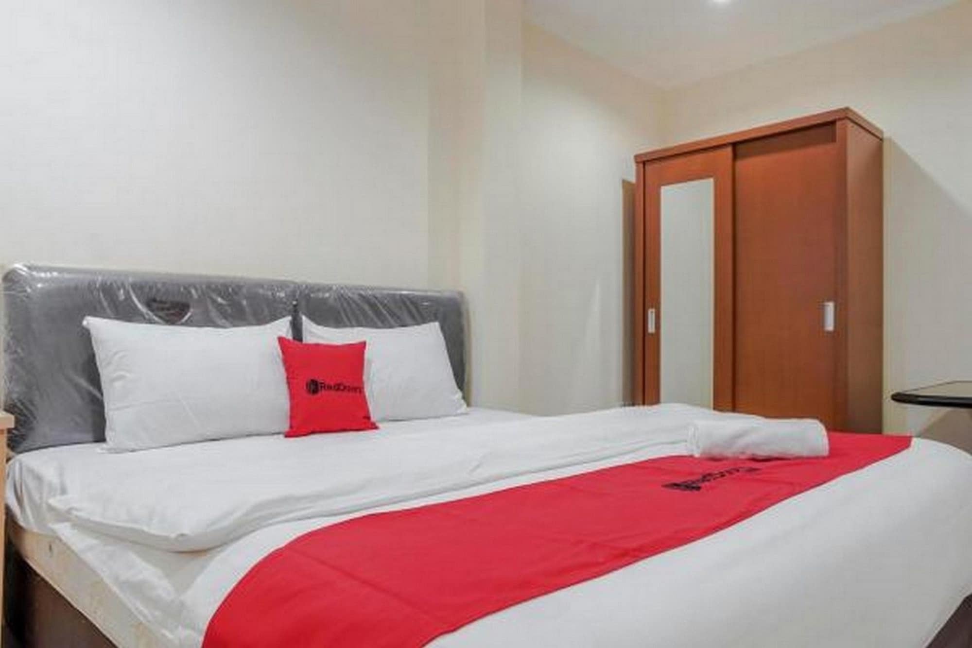 Reddoorz @ Jalan Biak Roxy Jakarta Exterior photo